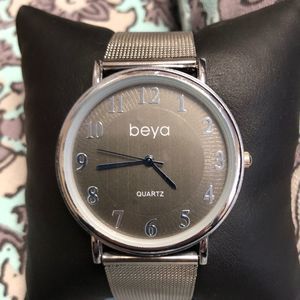 NWOT Beya Quartz Watch mesh silver tone band